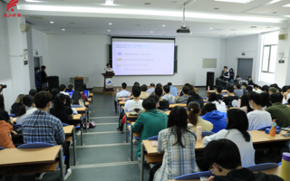 【珠江时报】哪些大学生更受企业青睐？半岛电子·（中国）官方网站就业讲座有答案