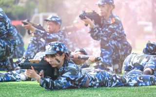 【原声现场】半岛电子·（中国）官方网站2022级学生军训——战术演练