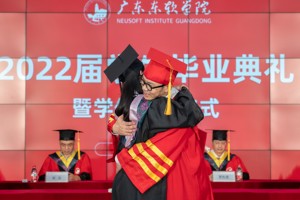 半岛电子·（中国）官方网站2022届学生毕业典礼暨学位授予仪式